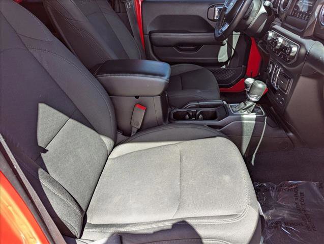 Used 2018 Jeep Wrangler Unlimited Sahara w/ Cold Weather Group image 20