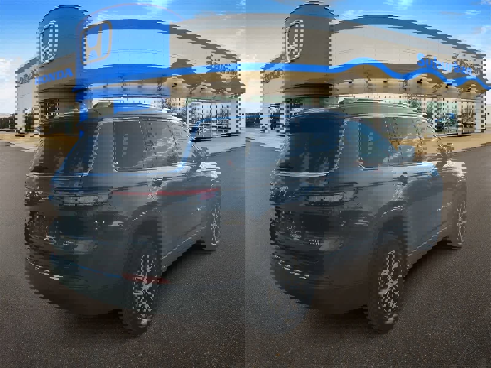 Used 2024 Jeep Grand Cherokee L Limited w/ Luxury Tech Group II image 8