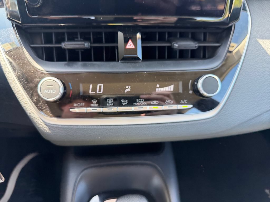Used 2025 Toyota Corolla LE FWD image 20