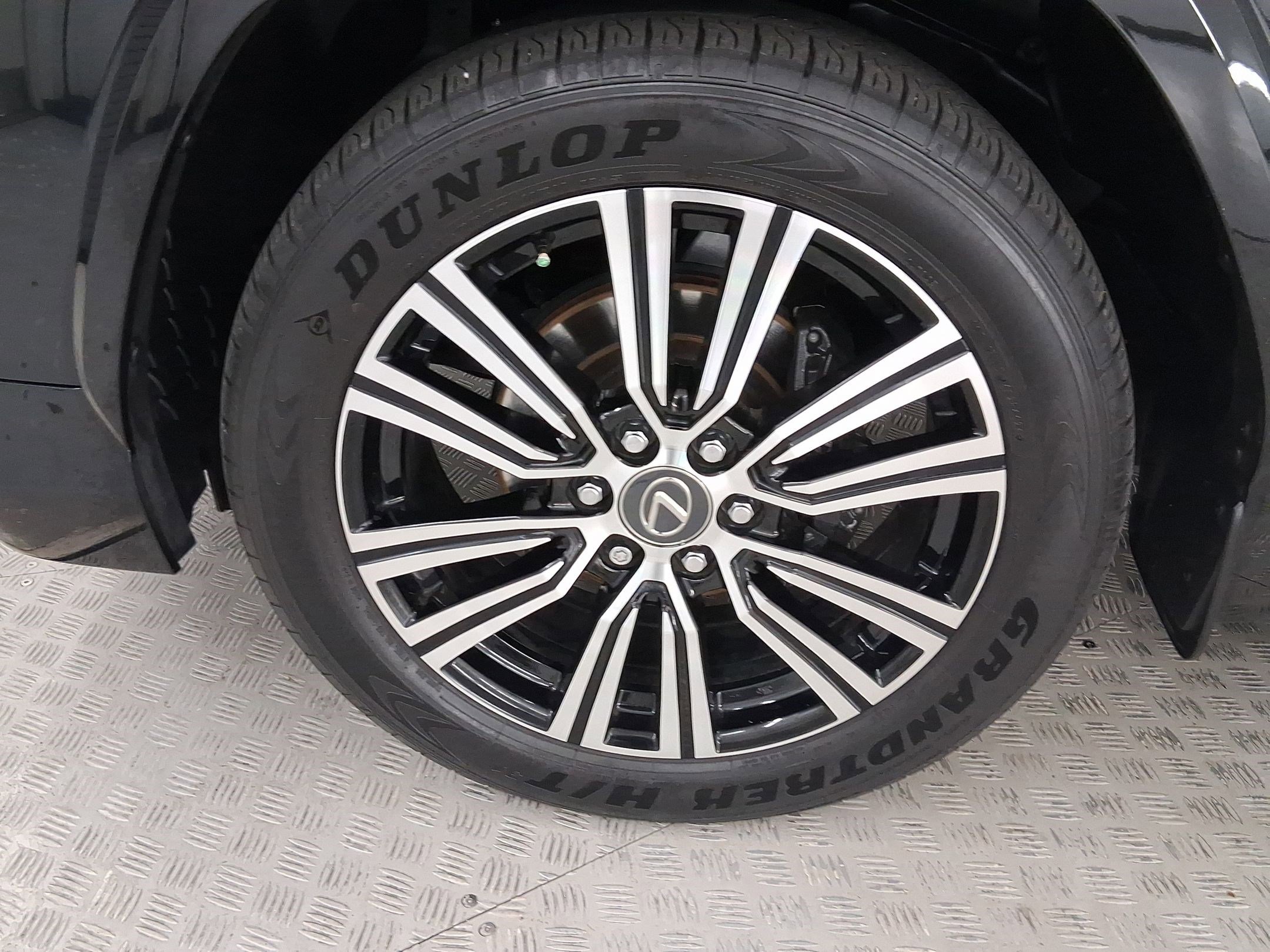 Certified 2025 Lexus LX 600 4WD w/ Luxury Package image 12