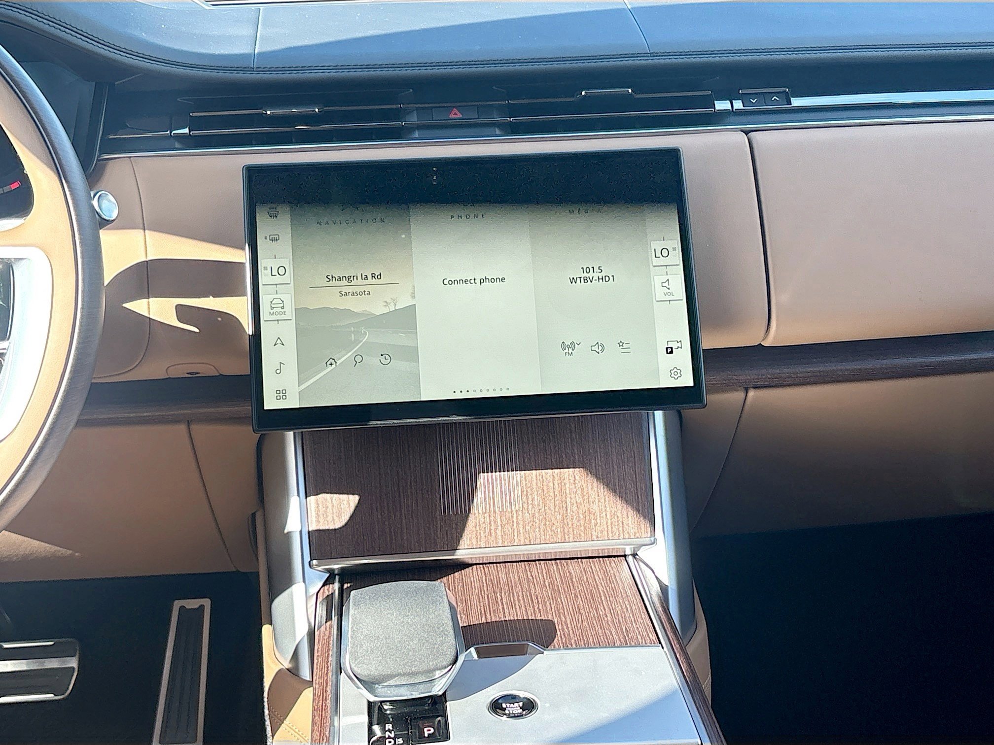 New 2026 Land Rover Range Rover Long Wheelbase Autobiography image 17