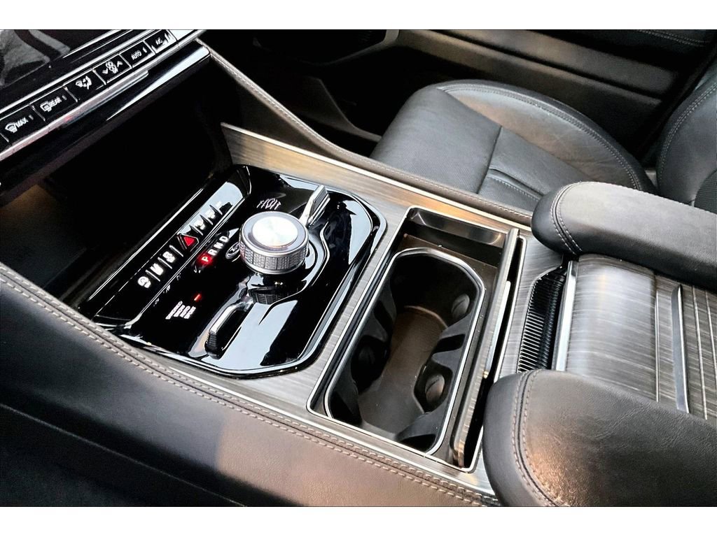 Certified 2024 Jeep Wagoneer L Series III w/ Premium Group I image 16