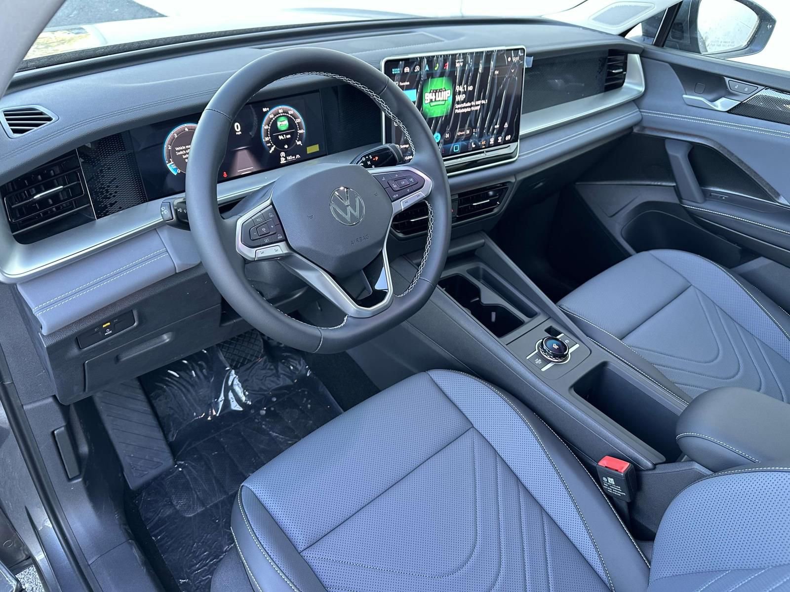 New 2025 Volkswagen Tiguan SE image 10