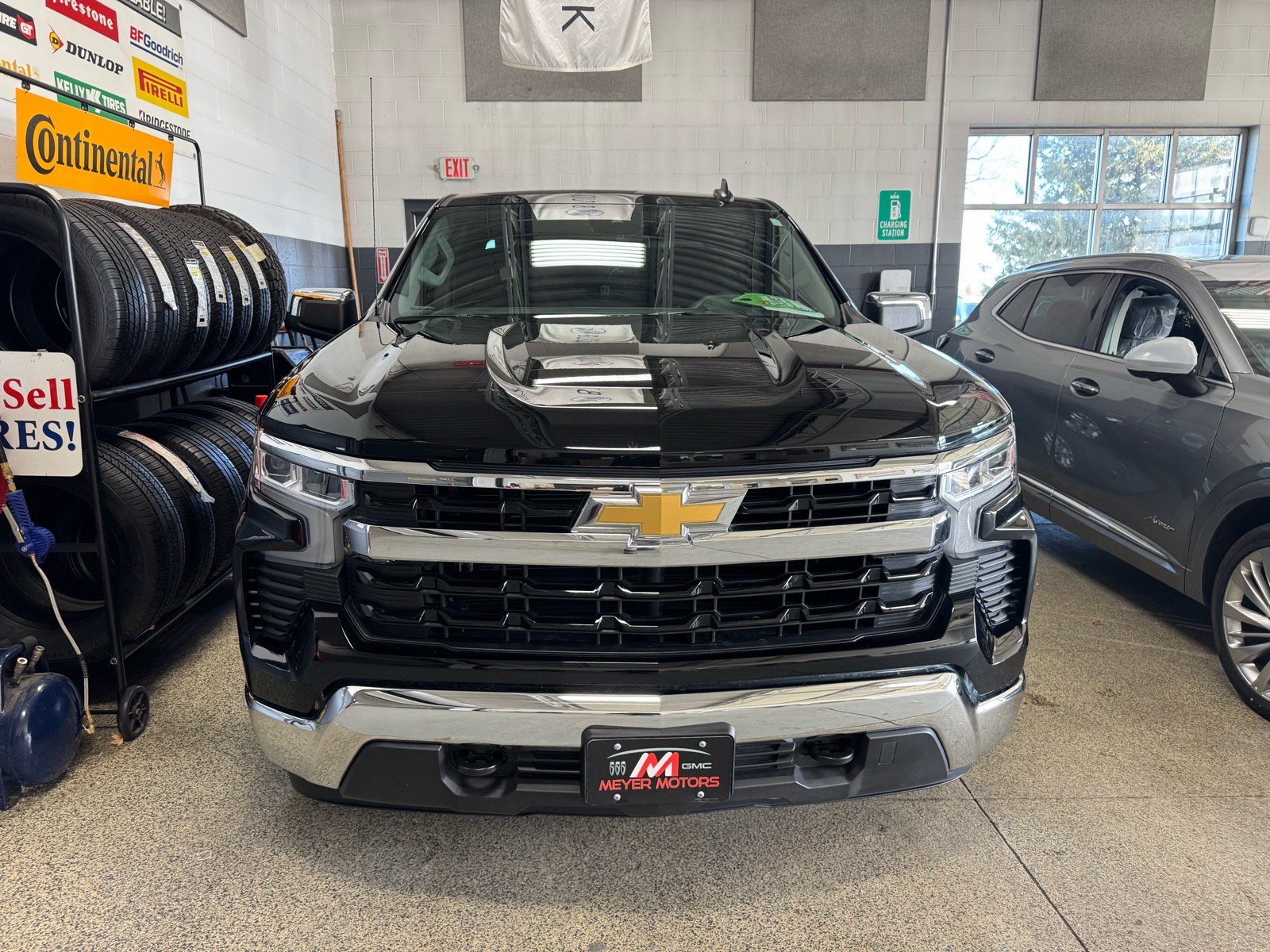 Used 2025 Chevrolet Silverado 1500 LT w/ Z71 Off-Road Package AWD/4WD image 2