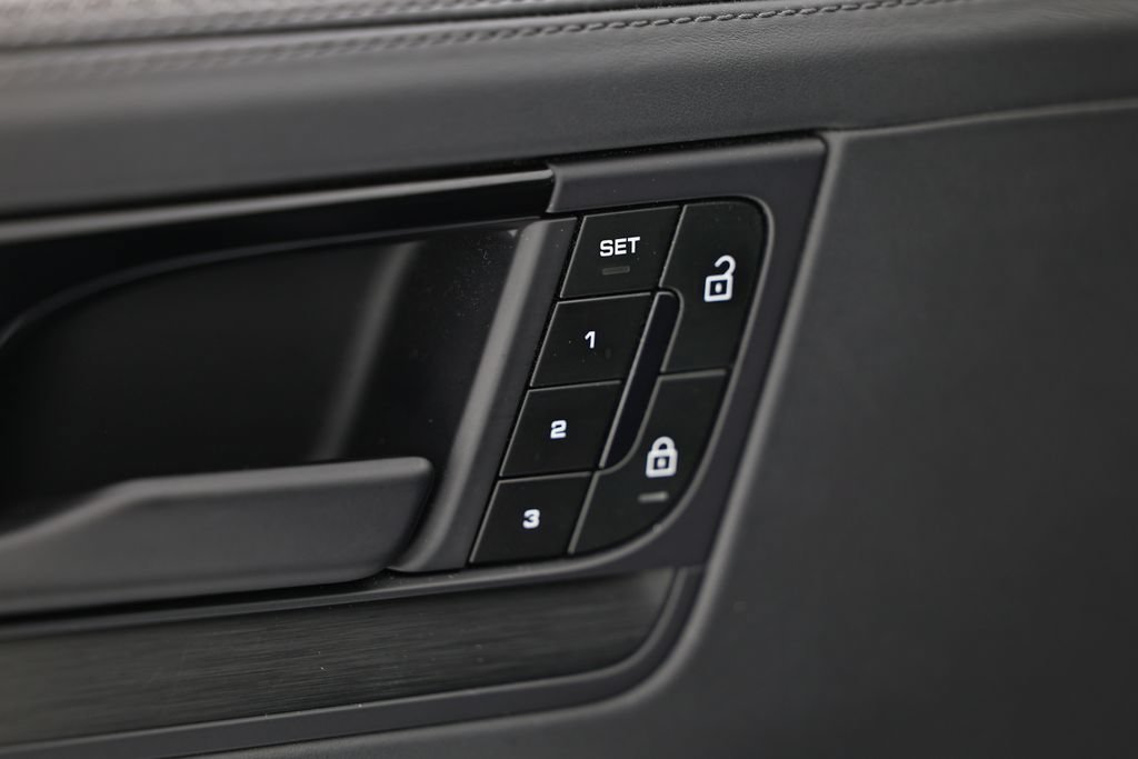Certified 2025 Porsche Cayenne GTS AWD/4WD image 19