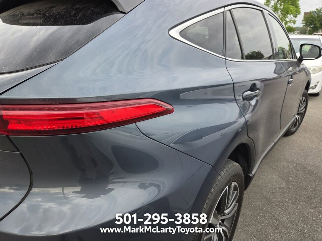 Used 2022 Toyota Venza LE AWD/4WD image 9