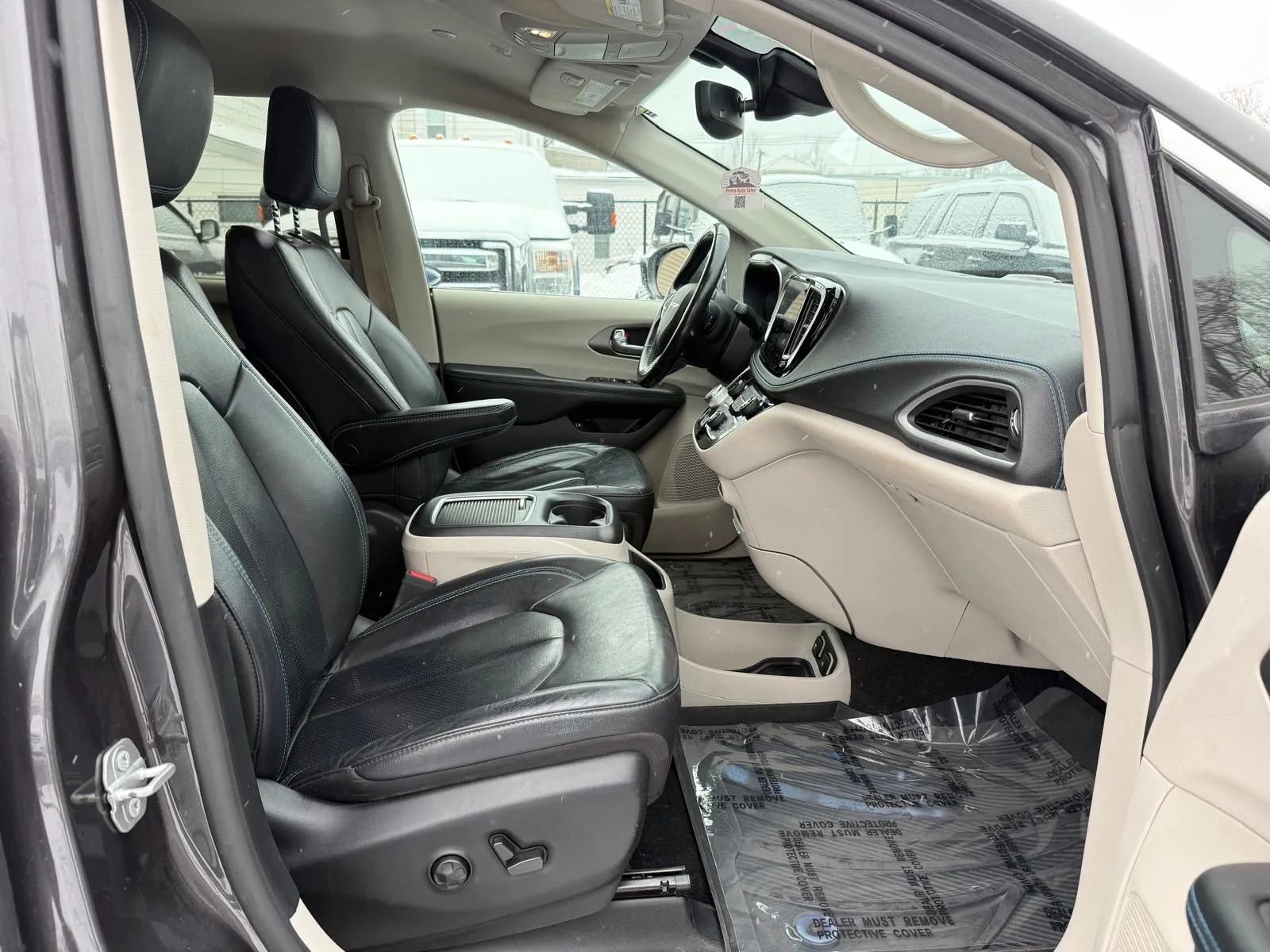Used 2021 Chrysler Pacifica Touring-L image 19