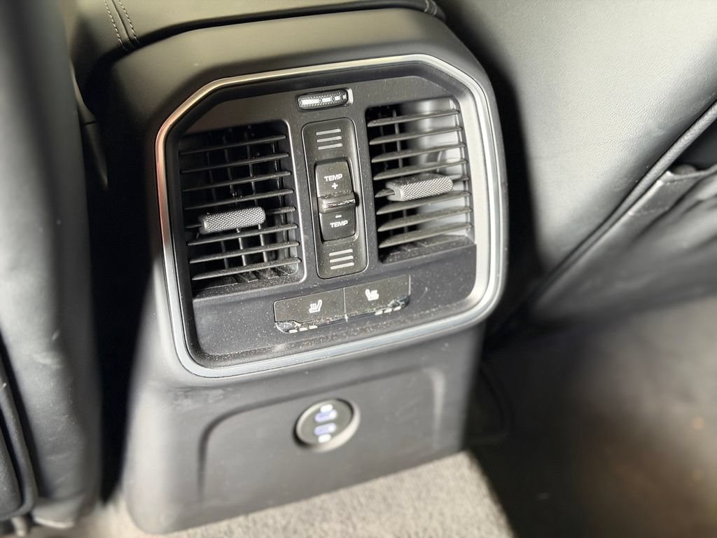 Certified 2026 Porsche Macan AWD/4WD image 32