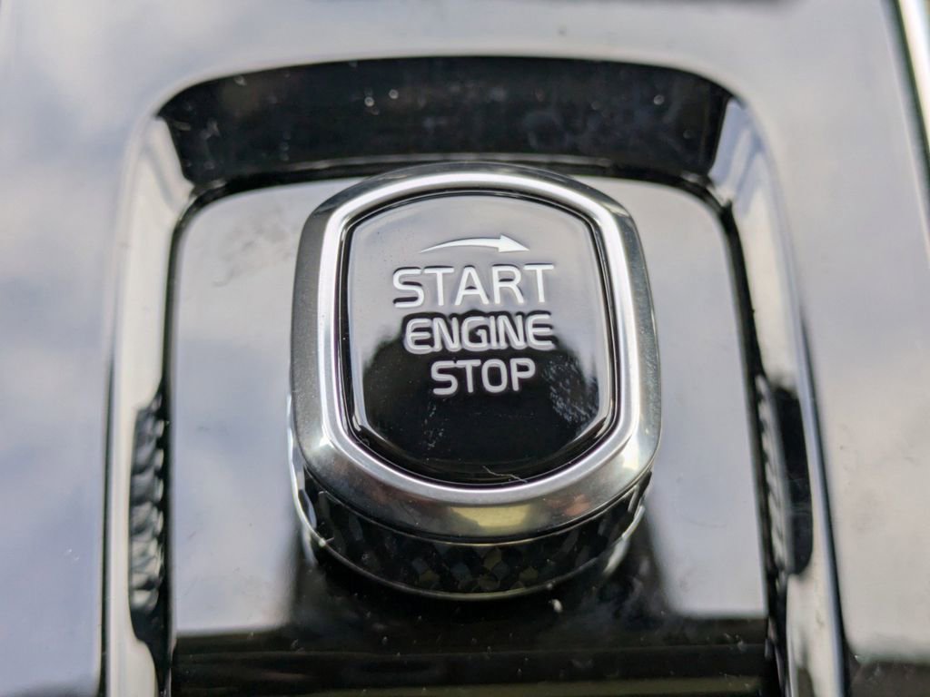 New 2025 Volvo XC90 T8 Core w/ Climate Package AWD/4WD image 30