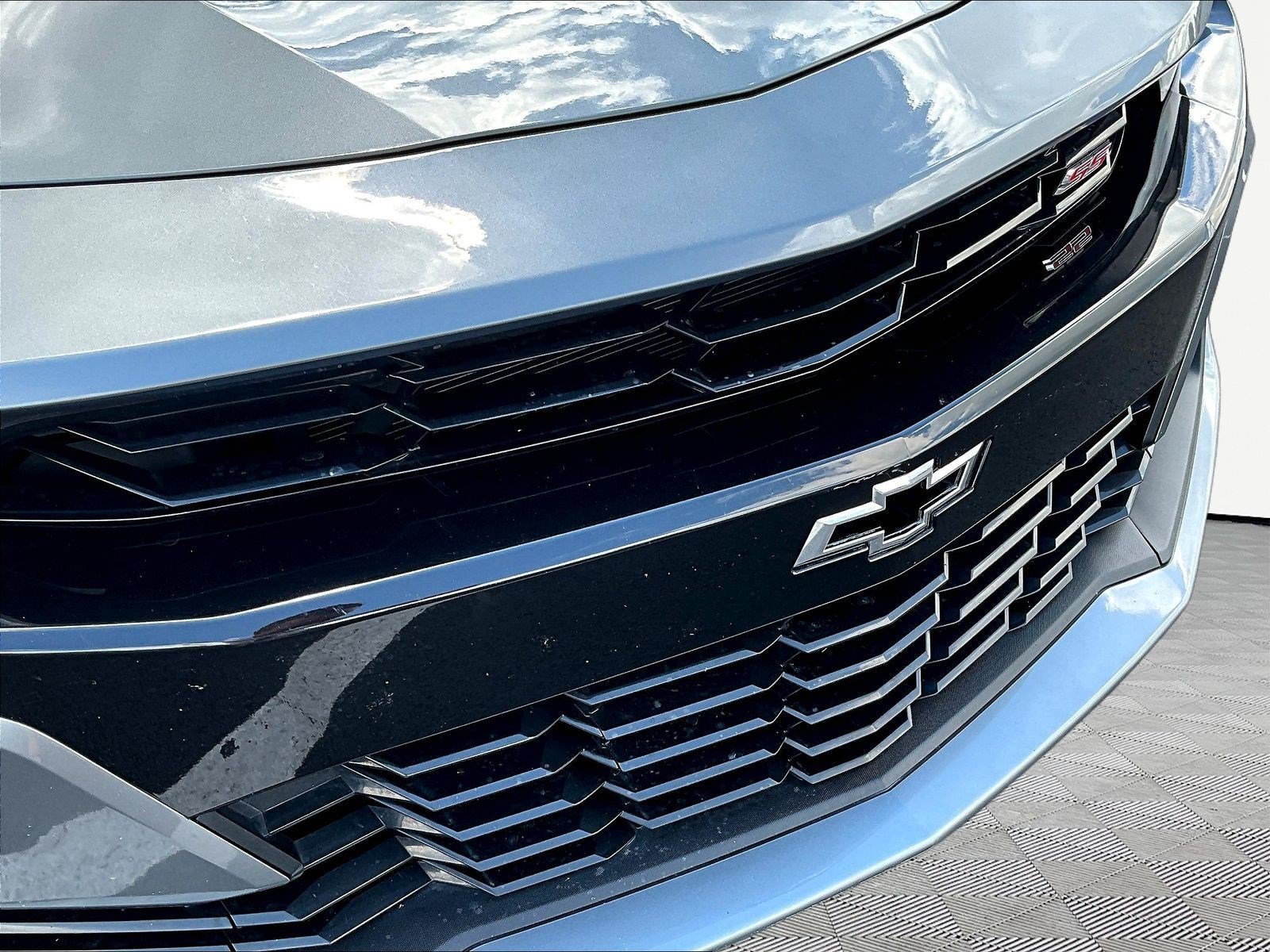 Used 2019 Chevrolet Camaro SS w/ Black Appearance Package RWD image 31