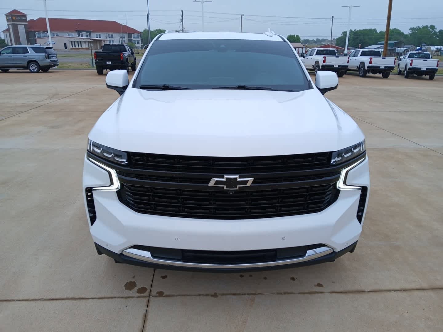 Used 2022 Chevrolet Suburban LT w/ Luxury Package RWD image 13
