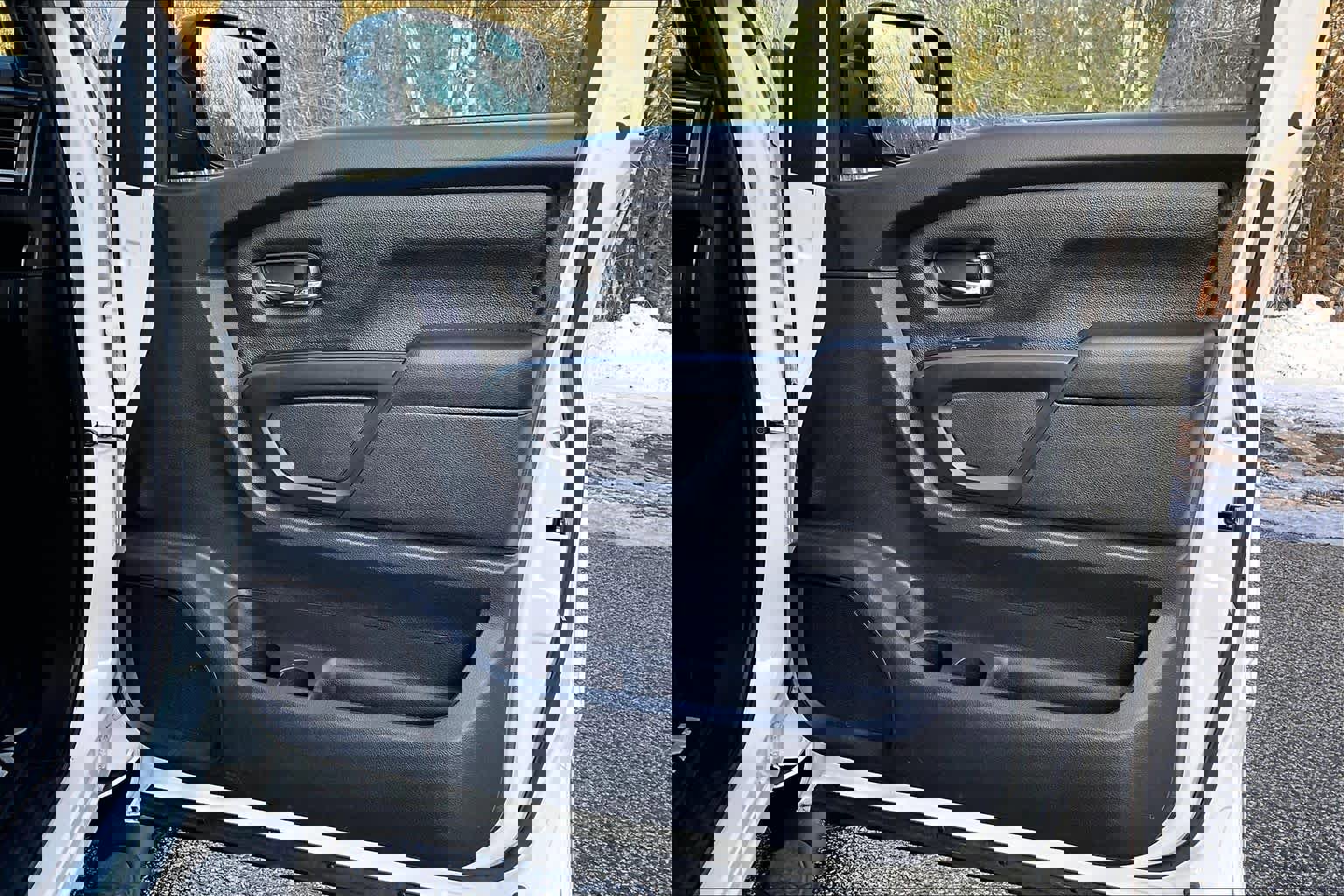 Used 2019 Nissan Titan SV w/ SV Convenience Package image 22