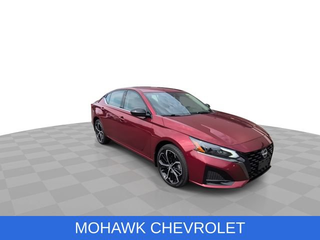 Used 2024 Nissan Altima 2.5 SR AWD/4WD image 2