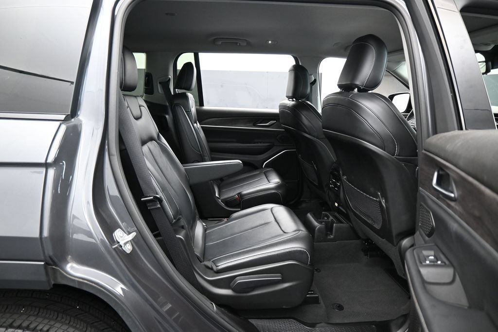 Used 2022 Jeep Grand Cherokee L Limited RWD image 41