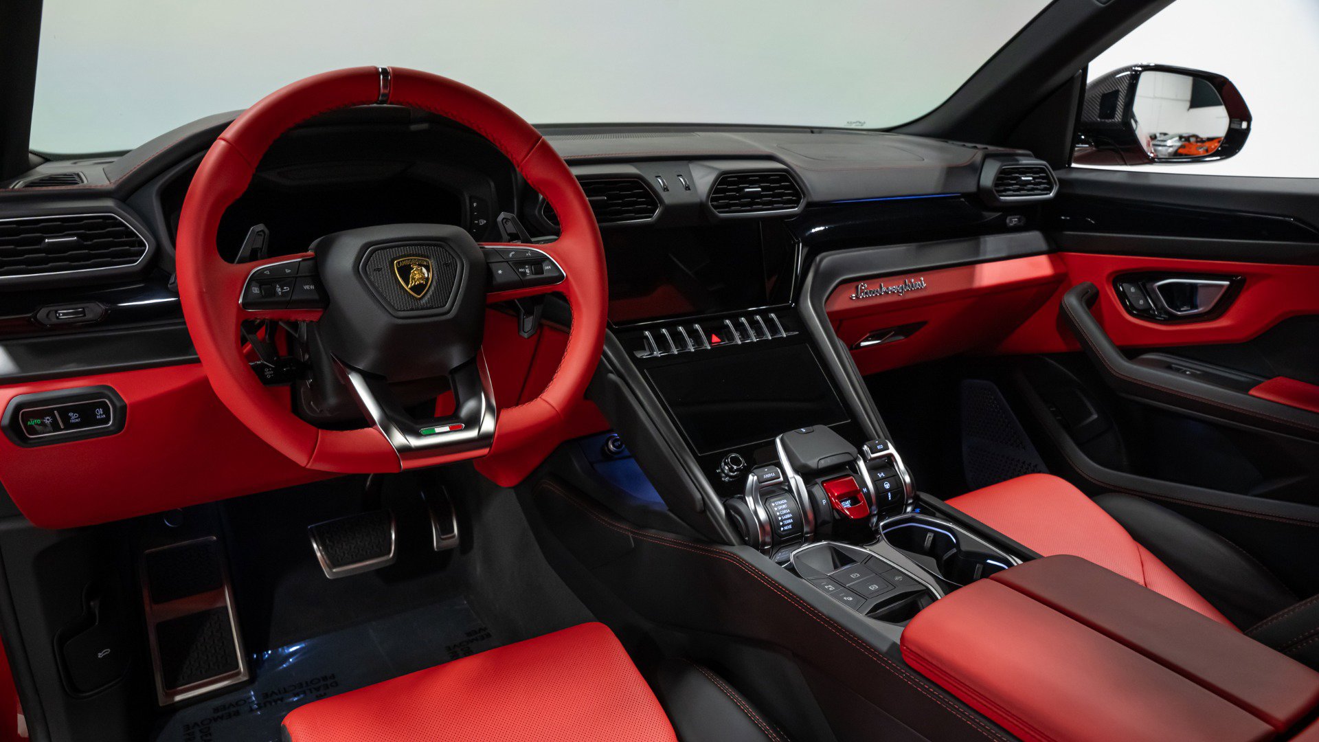 Used 2021 Lamborghini Urus AWD/4WD image 47