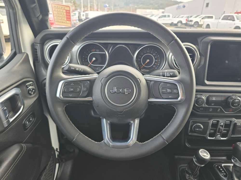 Used 2023 Jeep Wrangler Sahara image 11