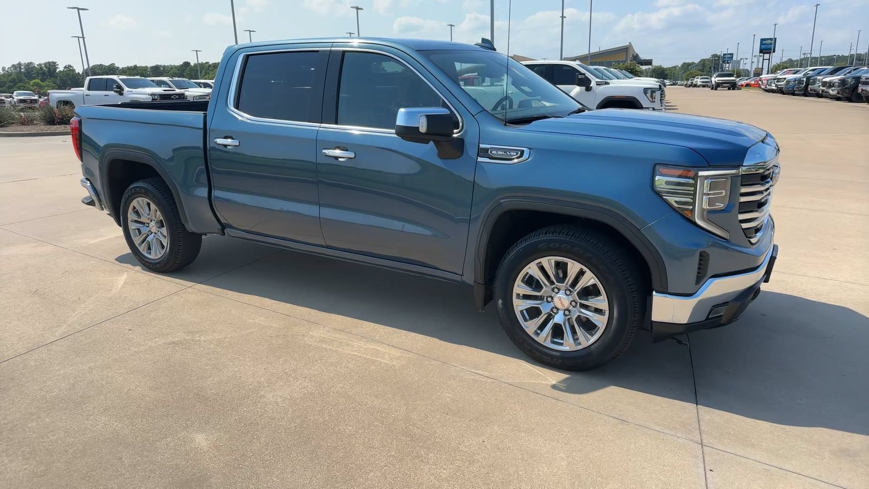 Used 2024 GMC Sierra 1500 SLT AWD/4WD image 2