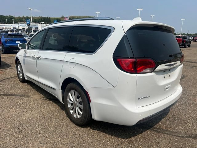 Used 2018 Chrysler Pacifica Touring-L FWD image 6