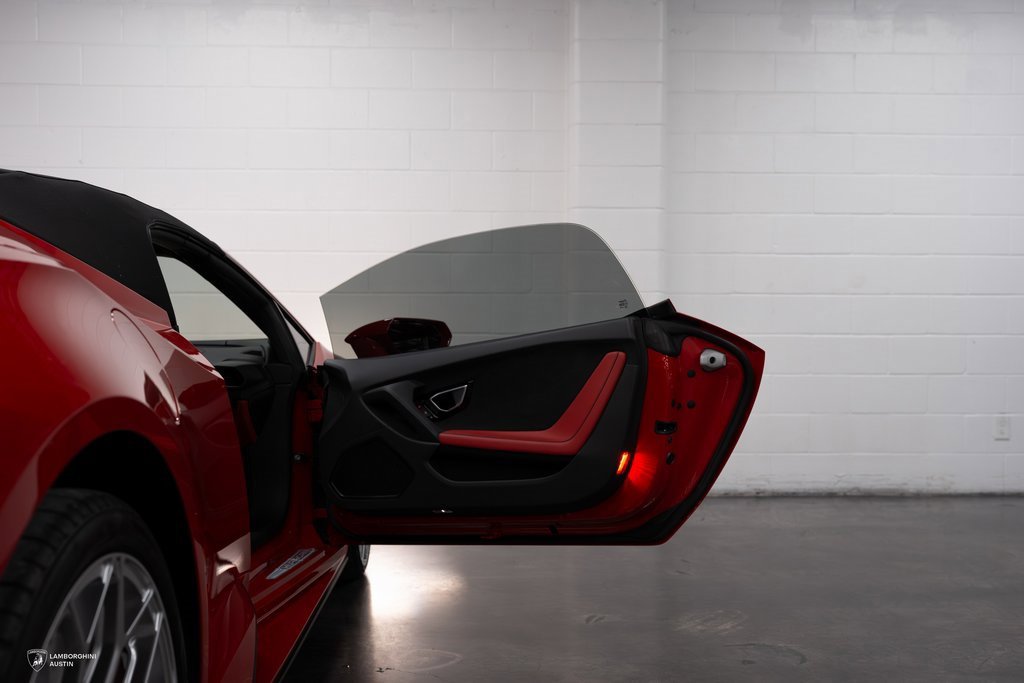 Used 2023 Lamborghini Huracan EVO image 39