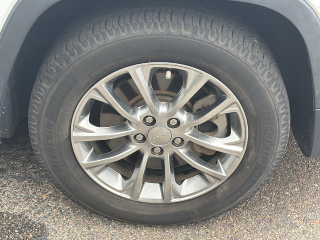 Used 2019 Jeep Cherokee Latitude Plus FWD image 13