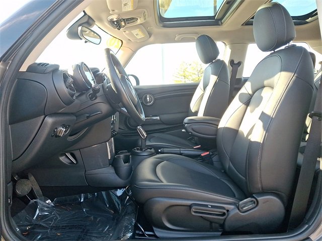 Used 2020 MINI Cooper 2-Door Hardtop image 13