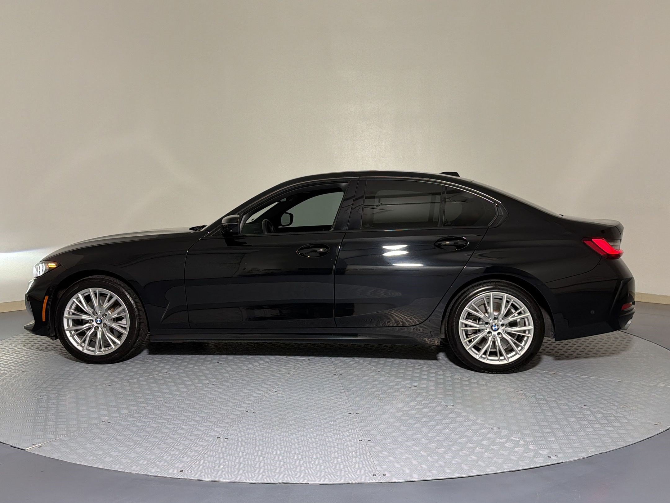 Certified 2023 BMW 330i Sedan w/ Parking Assistance Package RWD image 2