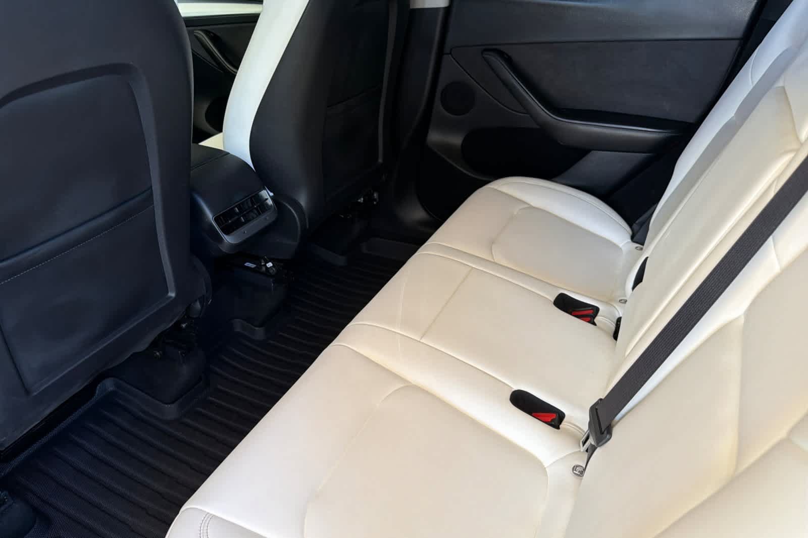 Used 2024 Tesla Model Y Long Range AWD/4WD image 4