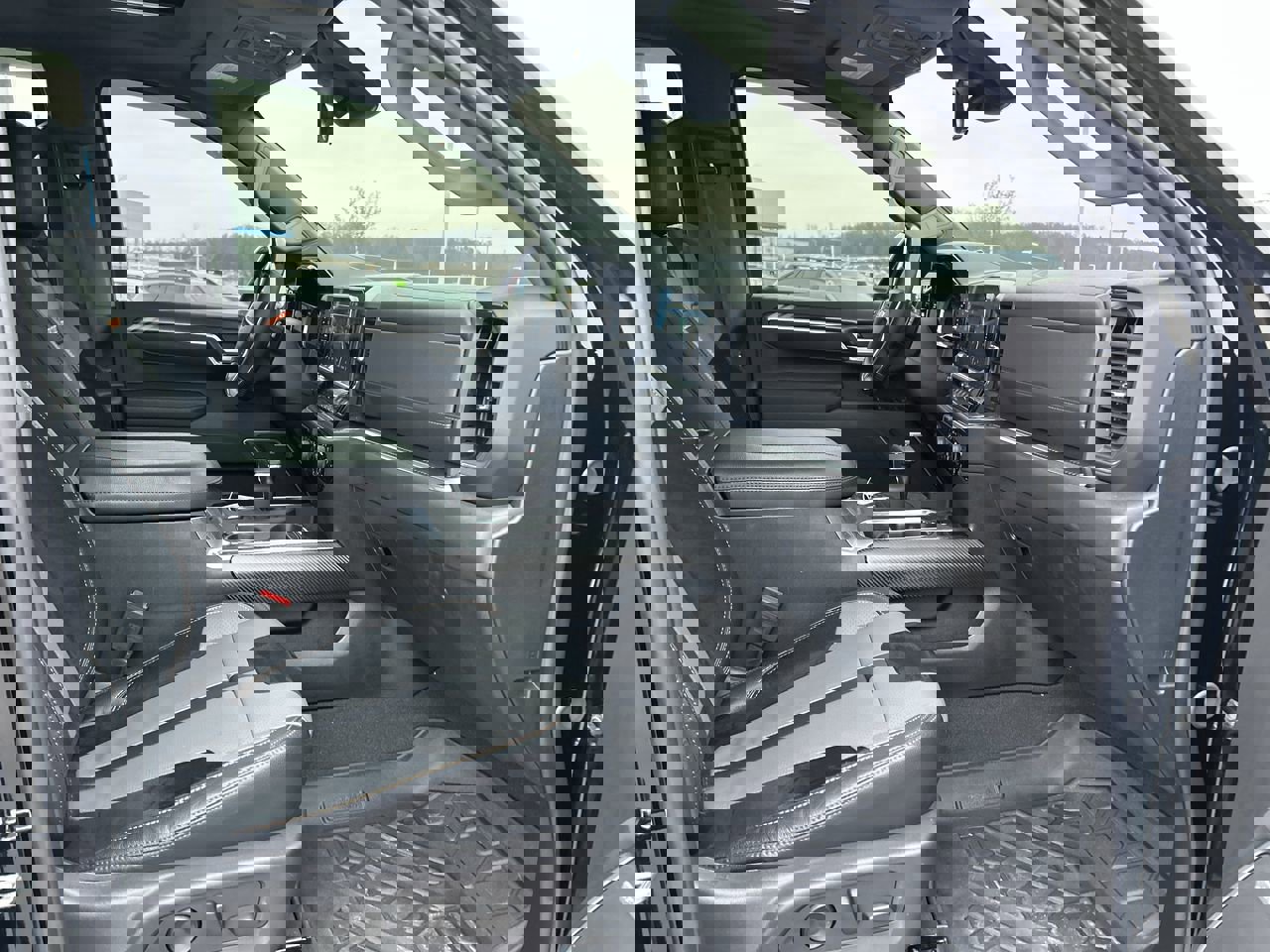 Used 2025 Chevrolet Silverado 1500 LTZ image 13