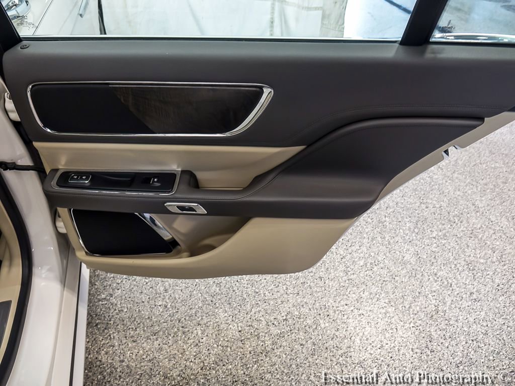 Used 2019 Lincoln Continental Select w/ Continental Climate Package FWD image 27