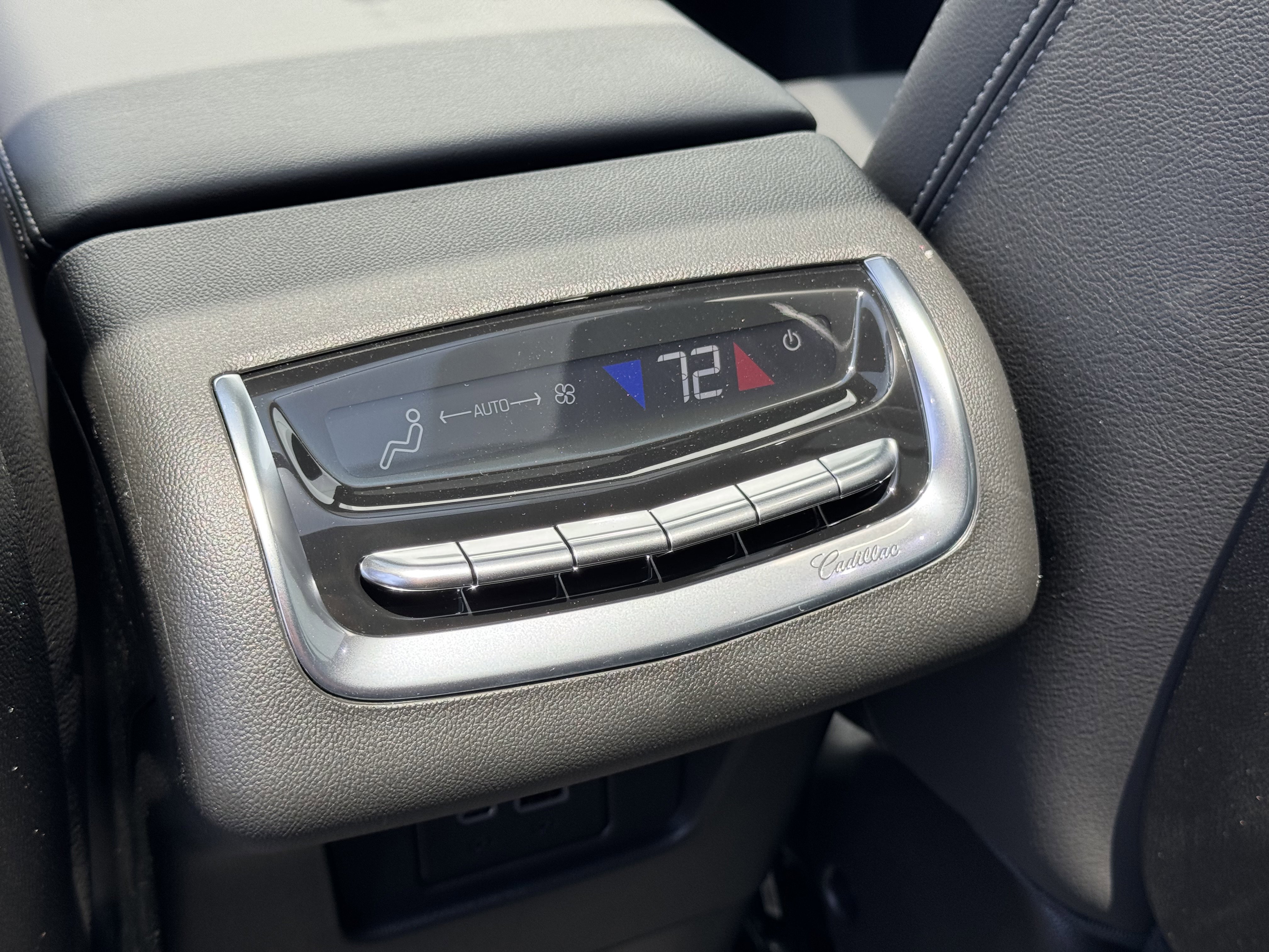 New 2025 Cadillac XT6 Luxury image 14