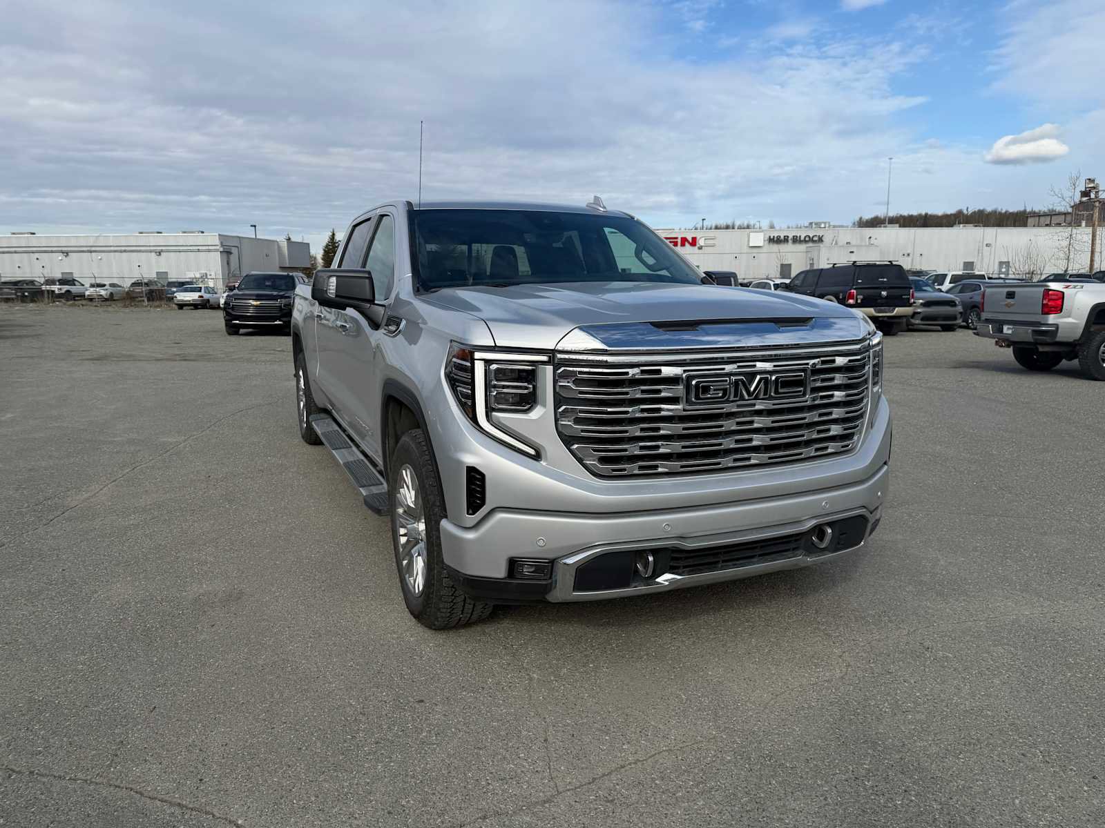 Used 2022 GMC Sierra 1500 Denali w/ Technology Package AWD/4WD image 5