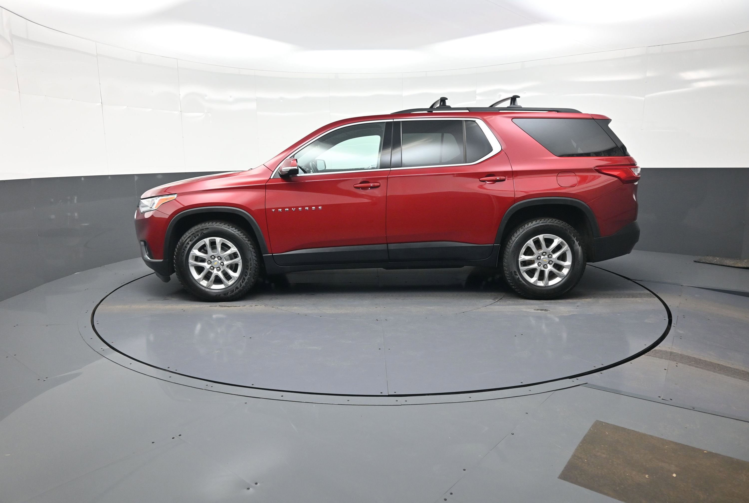 Used 2020 Chevrolet Traverse LT w/ Driver Confidence II Package image 6