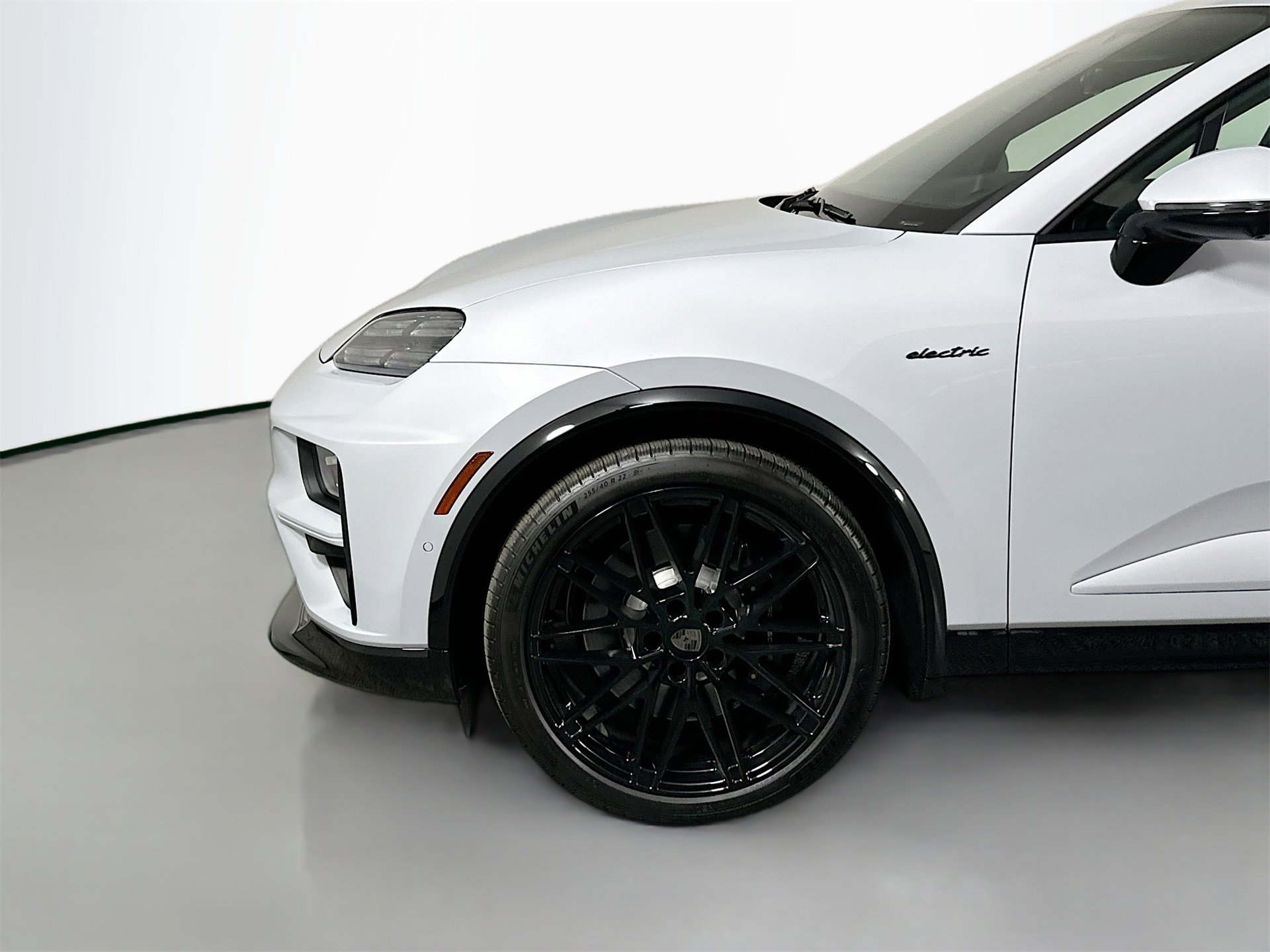 Certified 2025 Porsche Macan Turbo Electric image 11