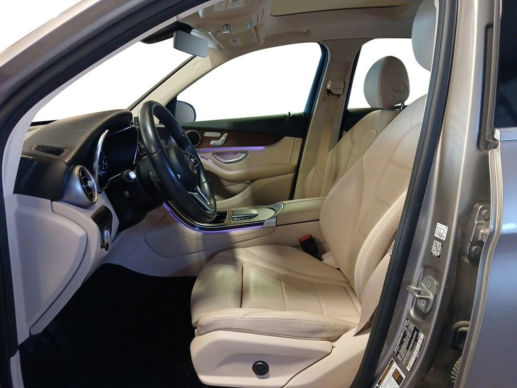 Used 2021 Mercedes-Benz GLC 300 4MATIC image 9