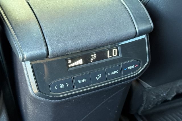 Used 2023 Toyota Highlander XLE FWD image 44