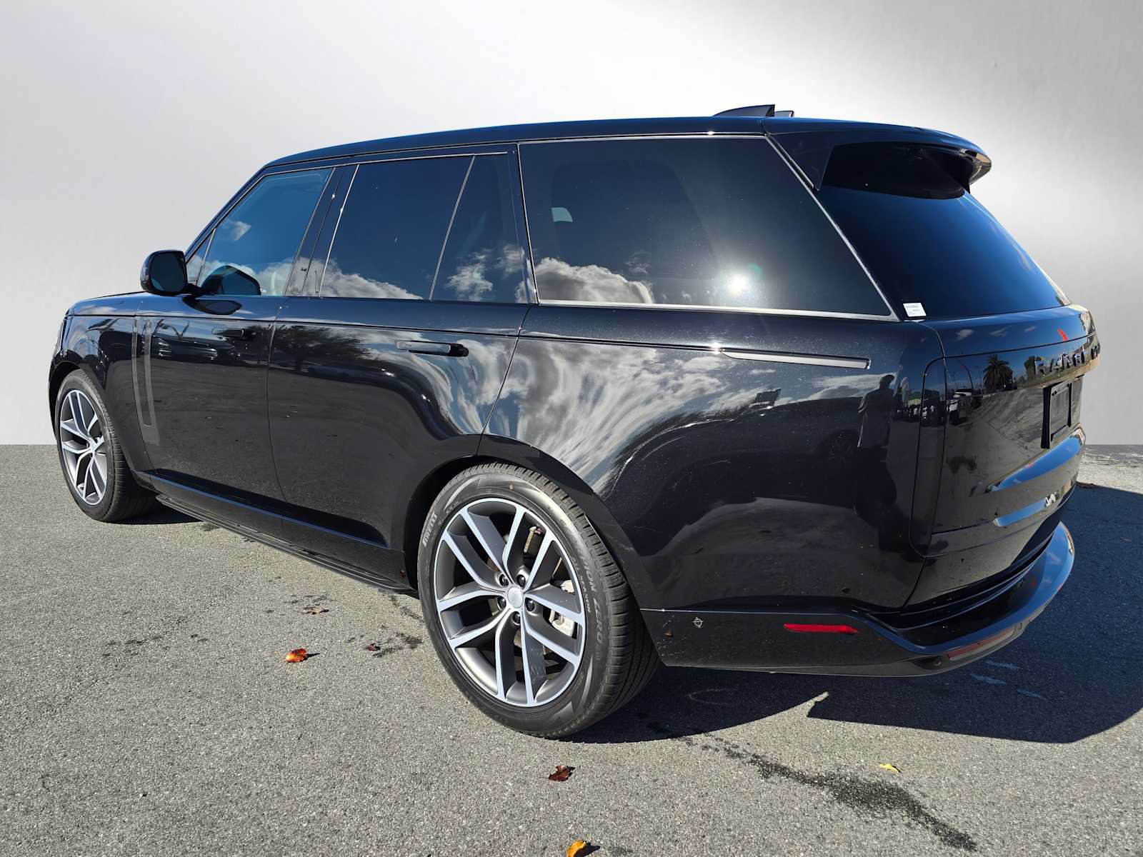 New 2025 Land Rover Range Rover SE AWD/4WD image 3