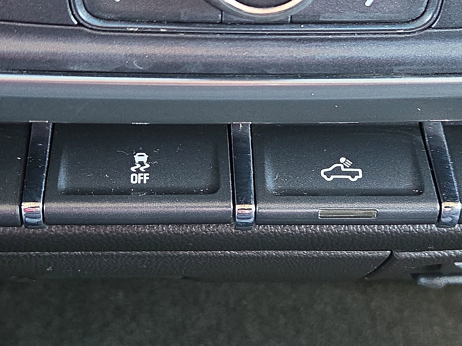 Used 2018 Chevrolet Silverado 1500 LT w/ Texas Edition image 22