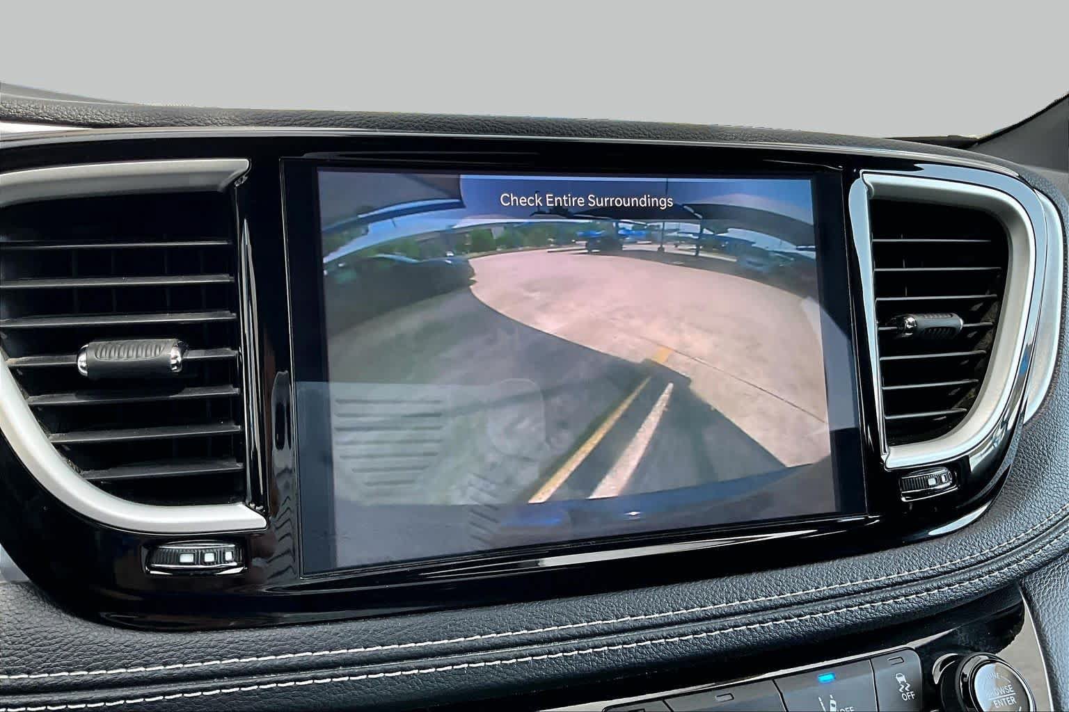 Used 2021 Chrysler Pacifica Touring w/ S Appearance Package FWD image 26