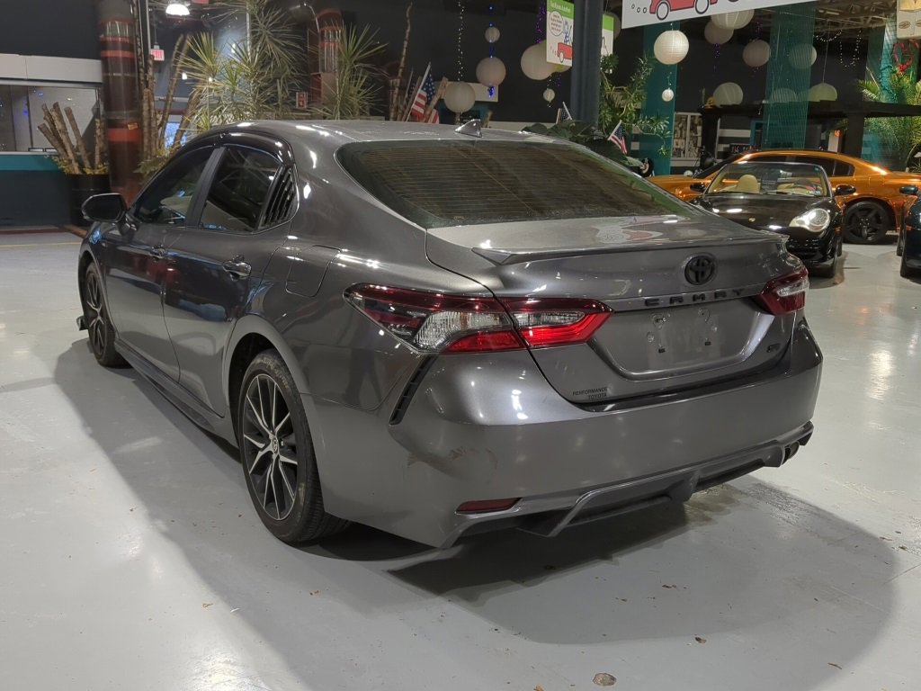 Used 2021 Toyota Camry SE image 10
