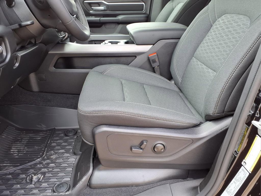 New 2026 RAM 1500 4x4 Crew Cab image 25