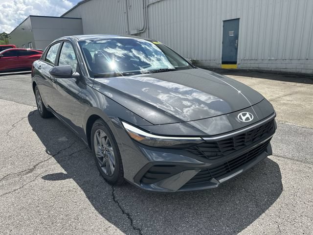 Used 2024 Hyundai Elantra SEL FWD image 11