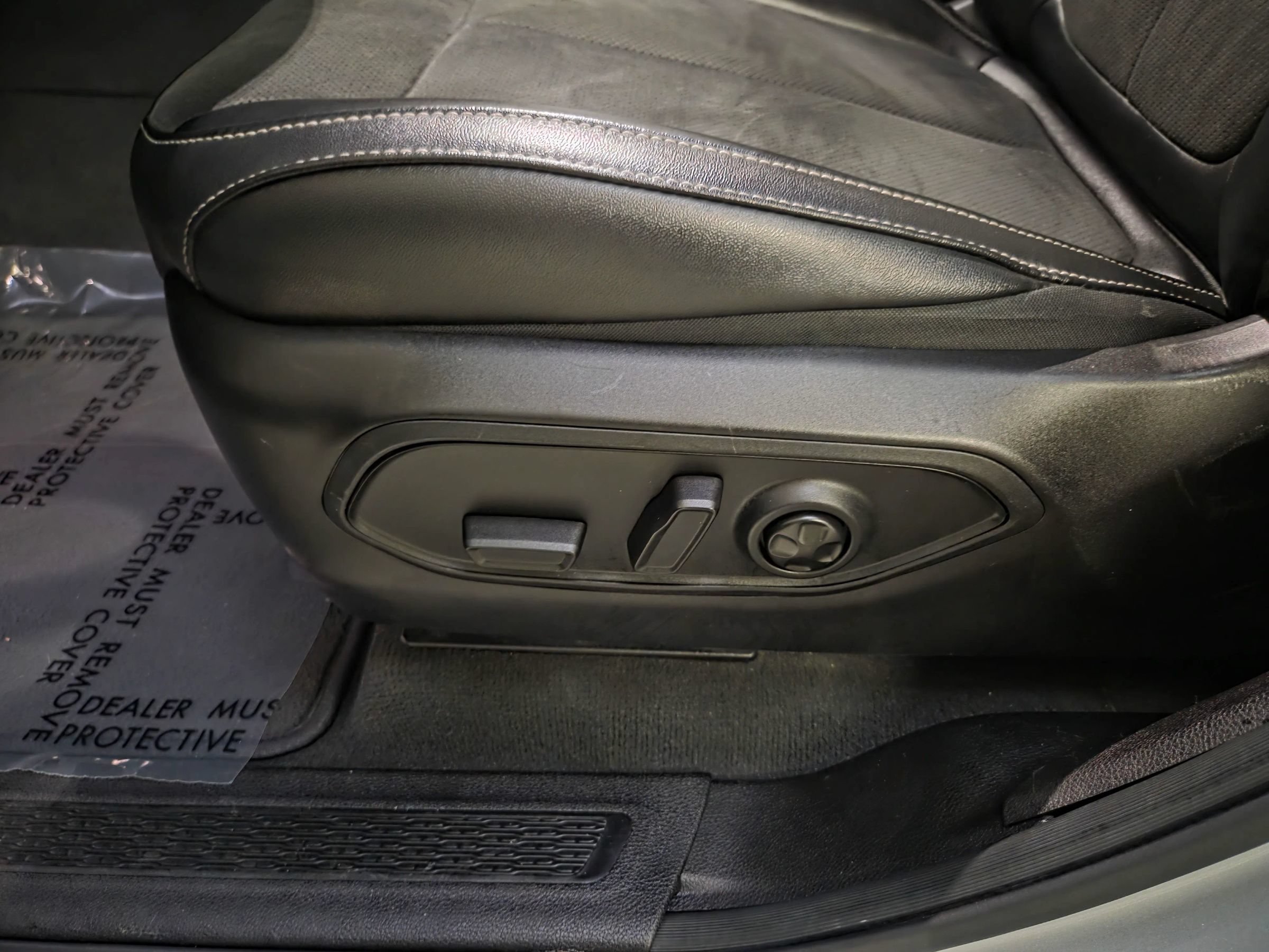 Used 2024 Jeep Grand Cherokee L Laredo AWD/4WD image 15