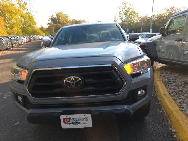 Used 2020 Toyota Tacoma SR5 w/ Technology Package AWD/4WD image 2