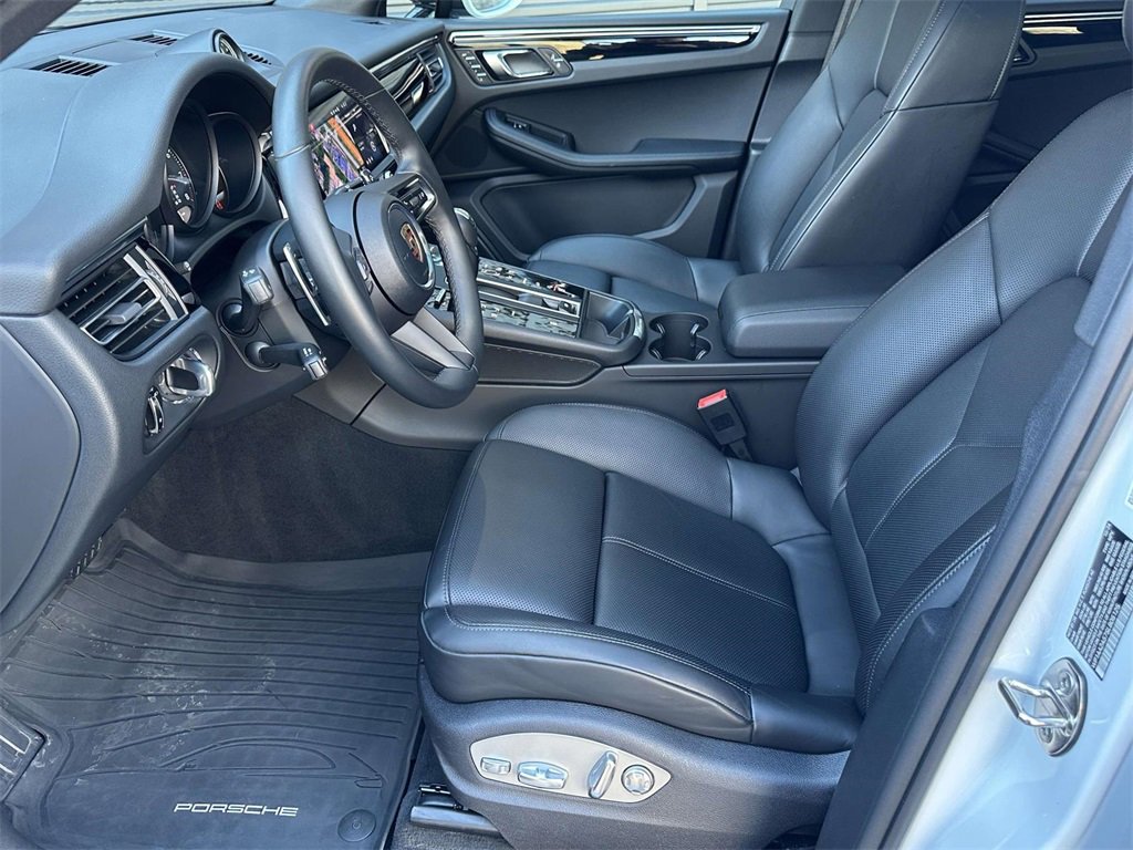 Used 2025 Porsche Macan image 20