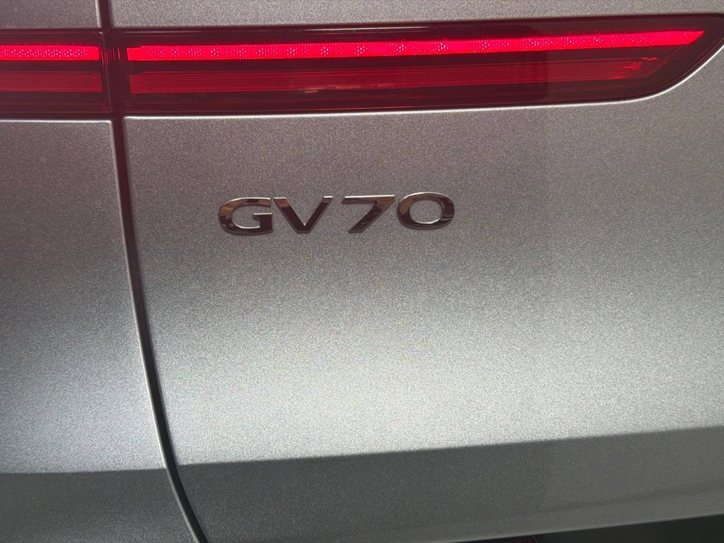 Used 2023 Genesis GV70 2.5T w/ Advanced Package AWD/4WD image 10