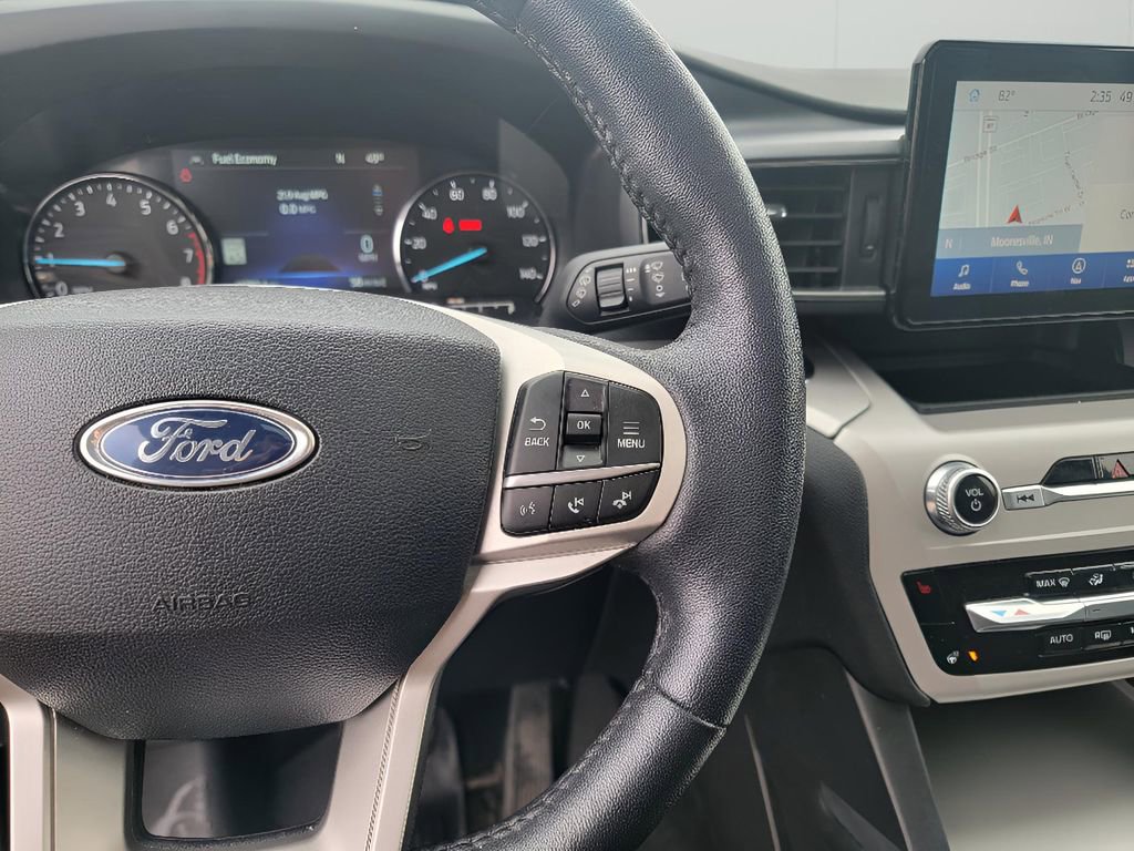 Used 2023 Ford Explorer XLT w/ Equipment Group 202A AWD/4WD image 18