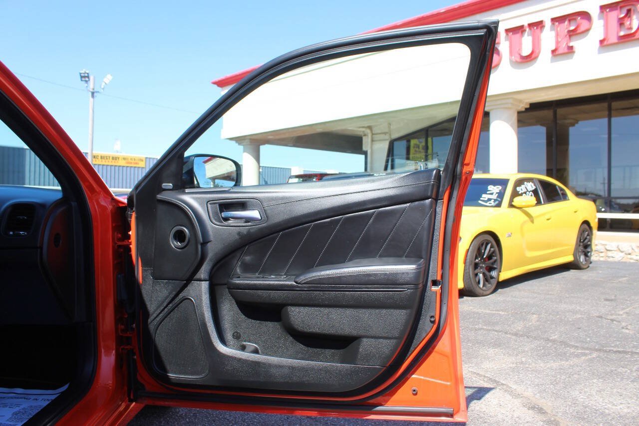 Used 2023 Dodge Charger SXT w/ Plus Group RWD image 9