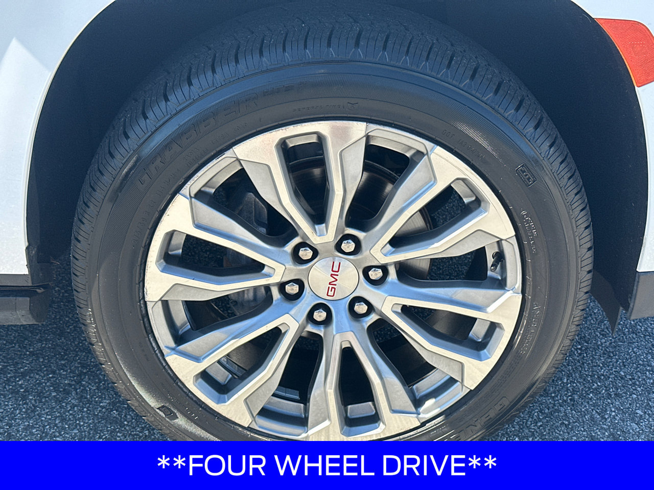 Used 2023 GMC Yukon XL Denali AWD/4WD image 12
