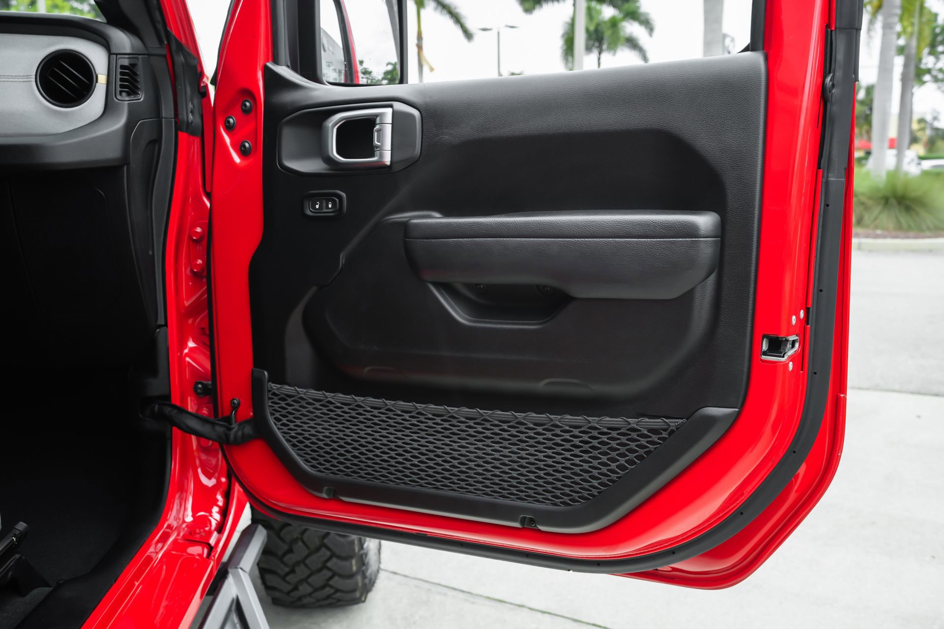 Used 2024 Jeep Wrangler Willys image 39