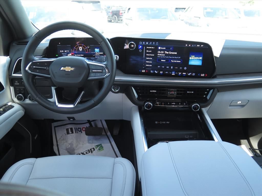 Used 2025 Chevrolet Suburban Premier AWD/4WD image 15